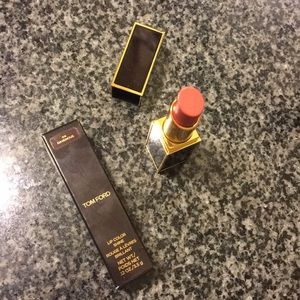 Lip color shine in the shade sultry 04